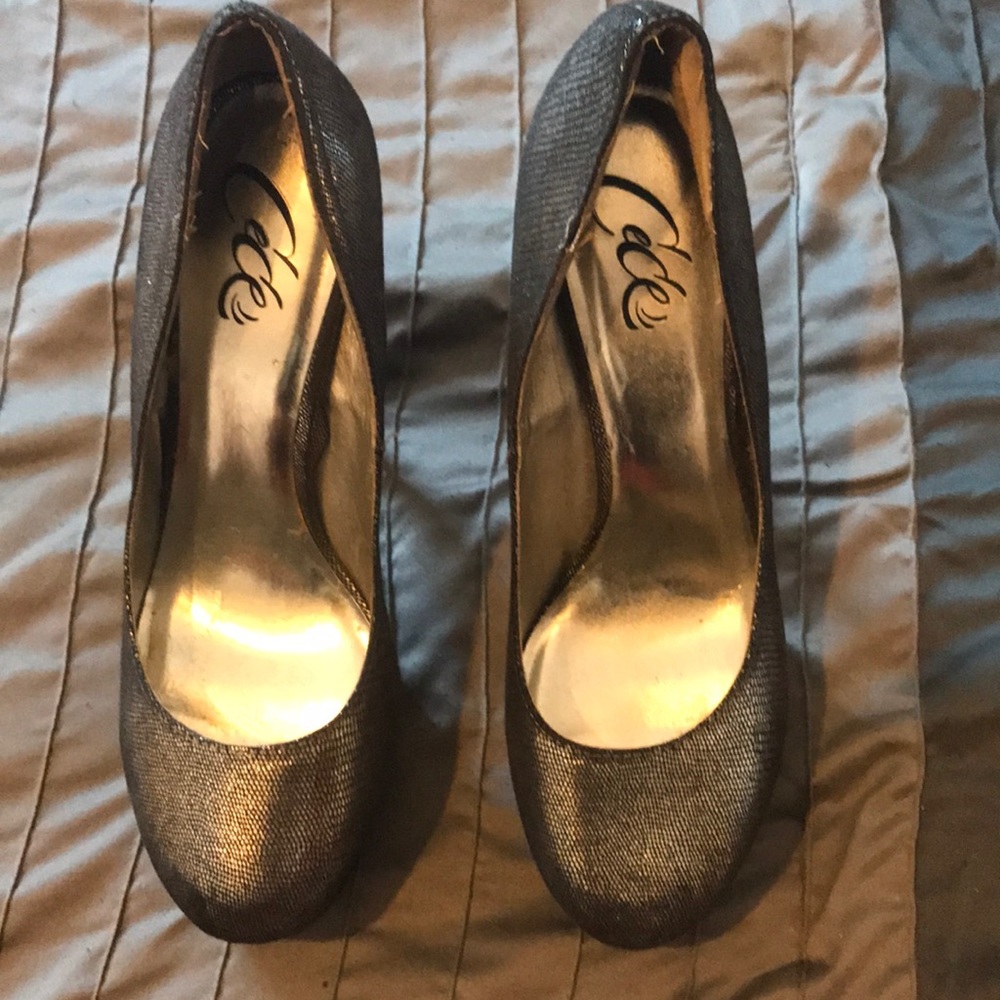 Shoes - Picture 3 of 3